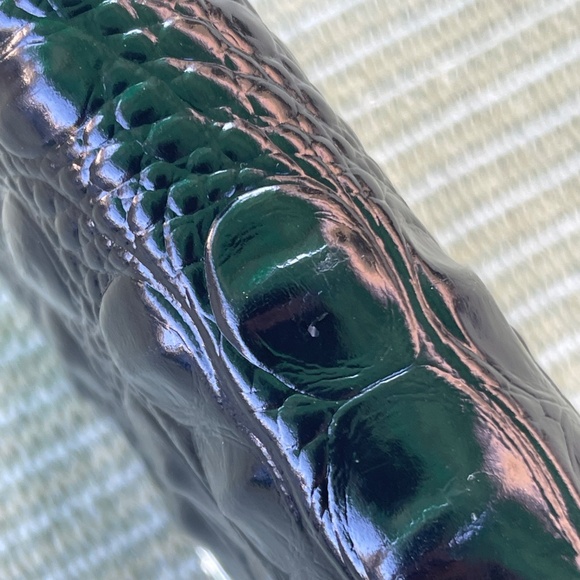 BRAHMIN Black Leather Wallet - Croc embossed. Gold zippers and Brahmin logo - Picture 11 of 13